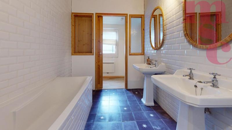 Appartement - 116 m² - 6 pièces