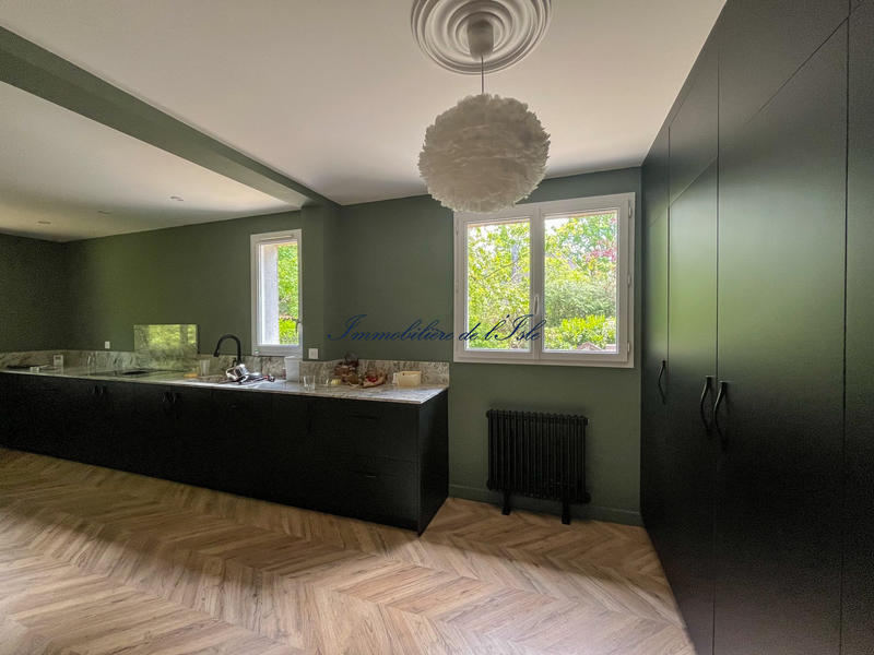 Maison - 241 m² - 8 pièces