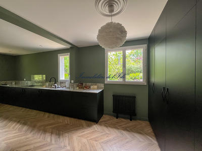 Maison - 241 m² - 8 pièces