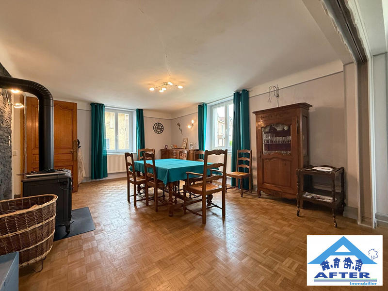 Maison - 237 m² - 8 pièces