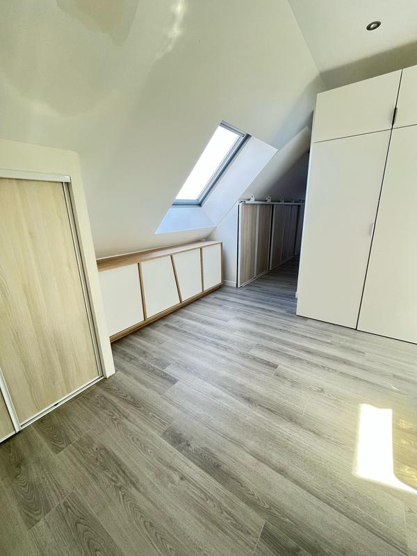 Maison traditionnelle - 151 m² - 6 pièces