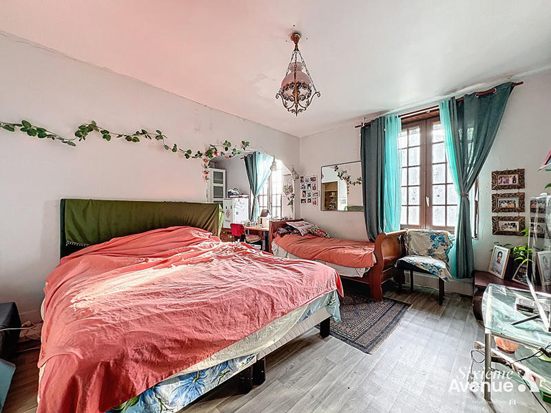 Maison - 304 m² - 10 pièces