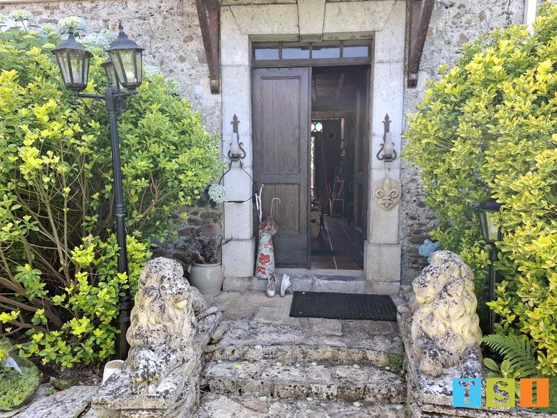 Maison - 270 m² - 6 pièces