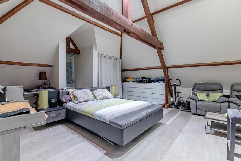 Maison - 220 m² - 7 pièces