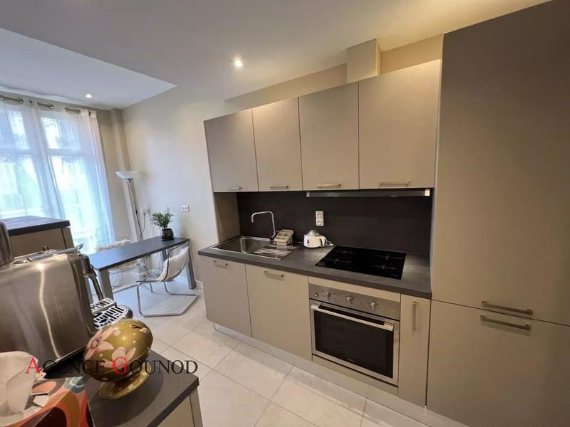 Appartement - 90 m² - 3 pièces