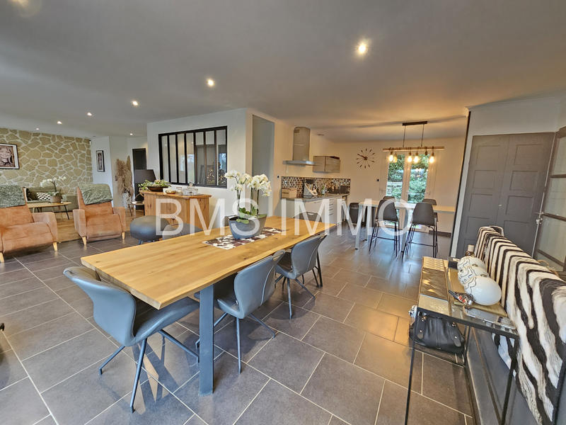 Maison - 205 m² - 6 pièces