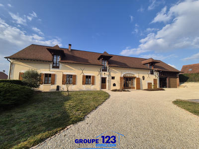 Maison - 207 m² - 5 pièces