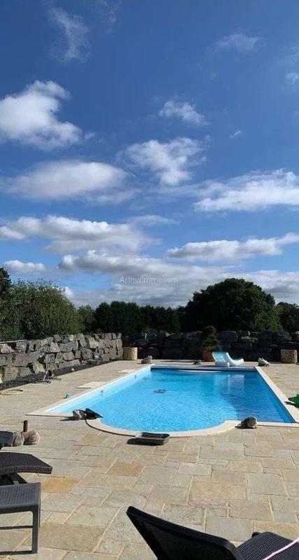 Maison - 330 m² - 10 pièces