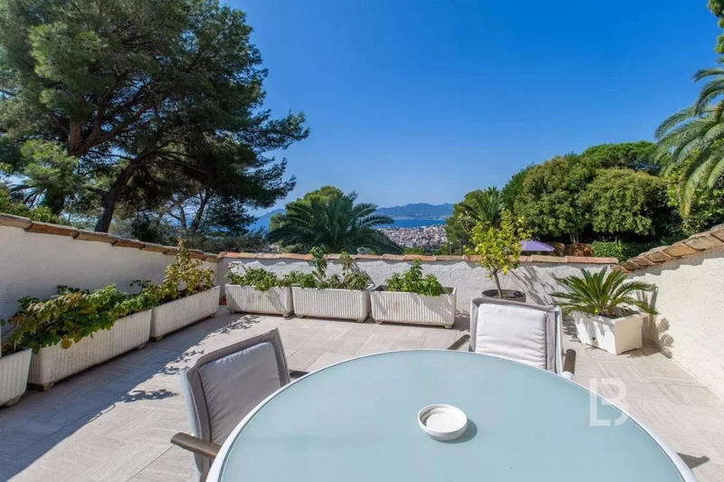 Maison - 230 m² - 5 pièces