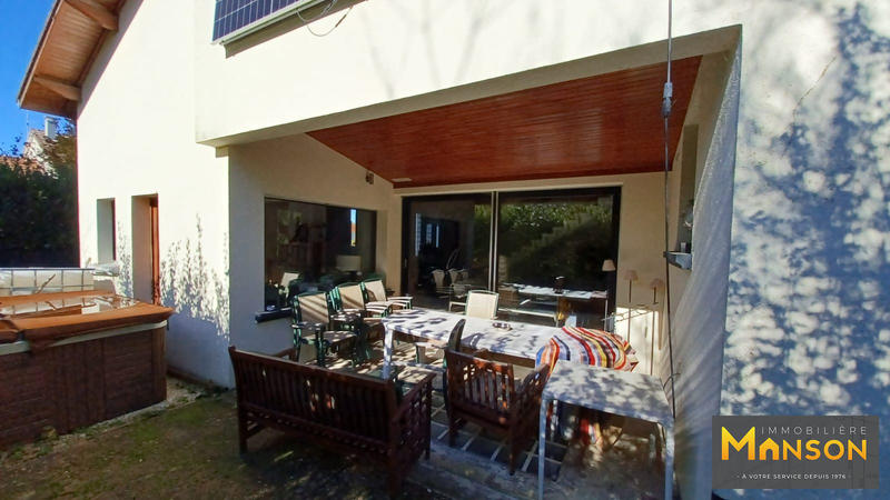 Maison - 322 m² - 12 pièces