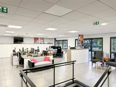 Bureau - 558 m²