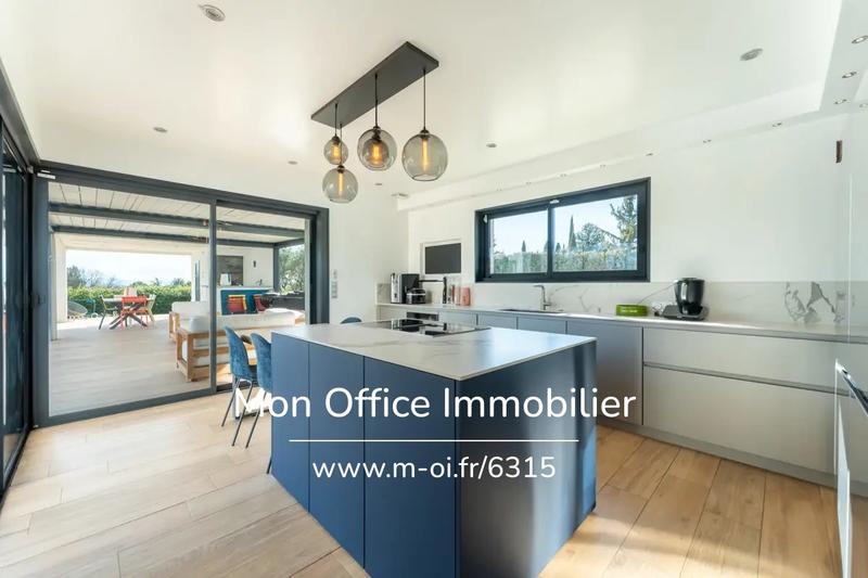Propriété - 275 m² - 7 pièces