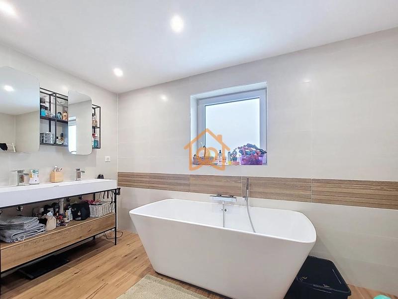 Corps de ferme - 250 m² - 10 pièces