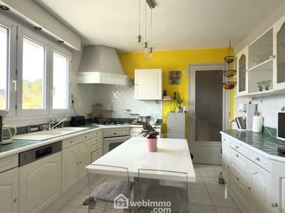 Maison - 214 m² - 7 pièces