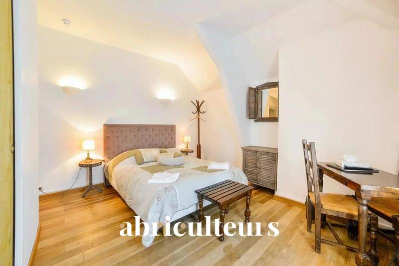 Château - 1 000 m² - 16 pièces