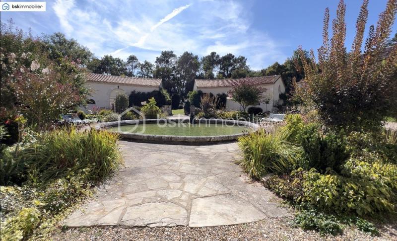 Propriété - 800 m² - 23 pièces