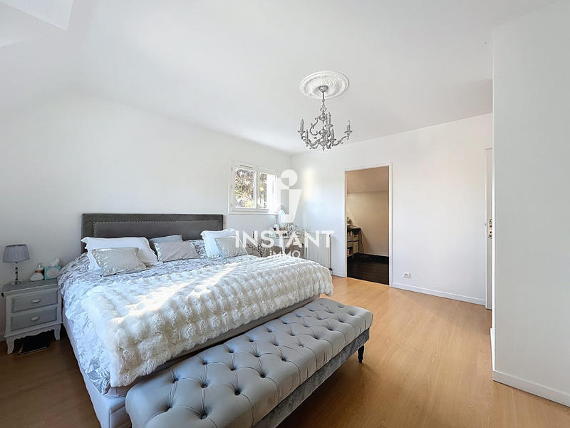 Villa - 238 m² - 9 pièces