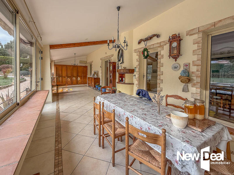 Maison - 220 m² - 8 pièces