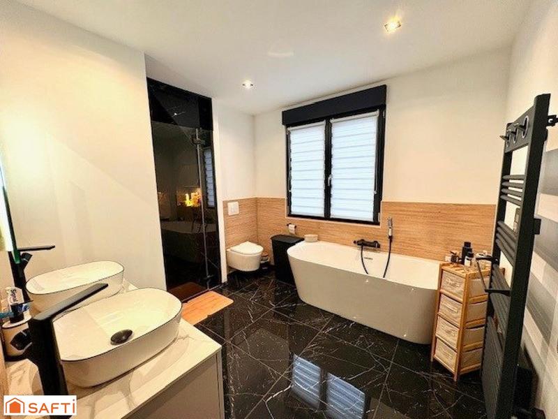 Maison - 96 m² - 5 pièces