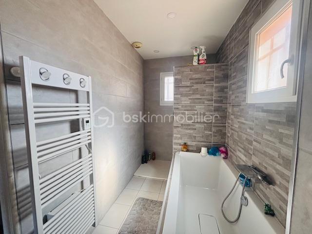 Maison traditionnelle - 84 m² - 4 pièces