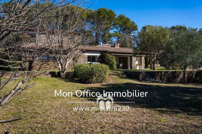 Propriété - 191 m² - 6 pièces