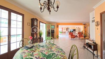 Maison - 250 m² - 10 pièces