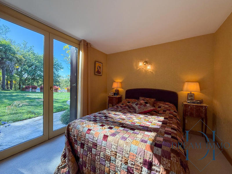 Maison - 210 m² - 8 pièces