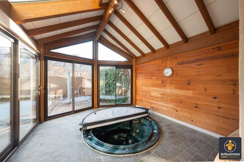 Maison - 520 m² - 15 pièces