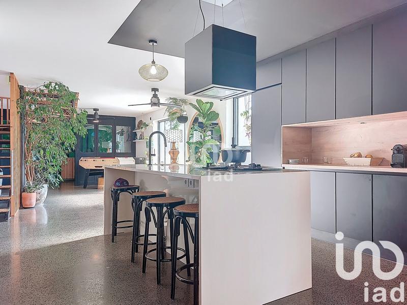 Maison - 252 m² - 9 pièces