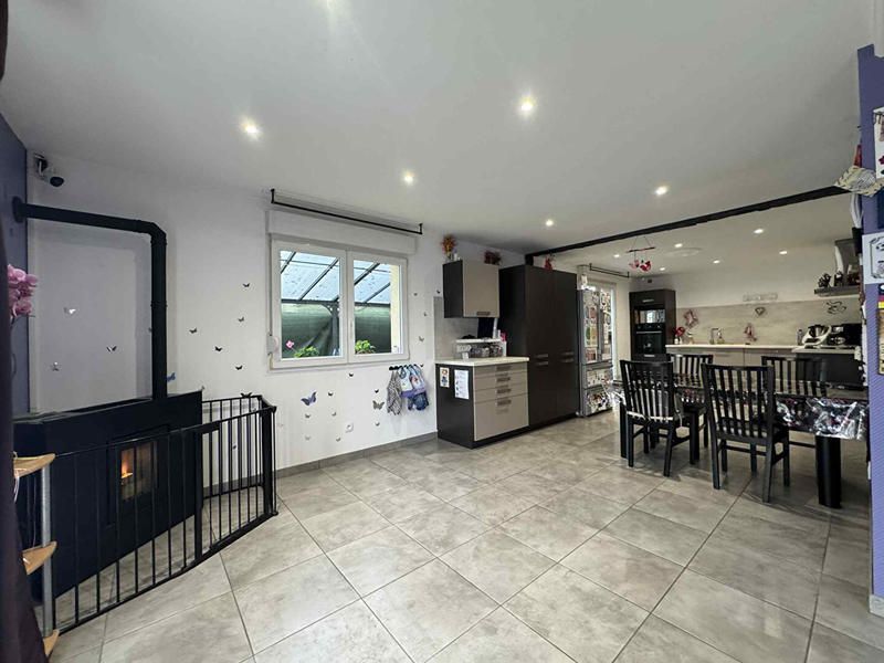 Maison - 99 m² - 5 pièces