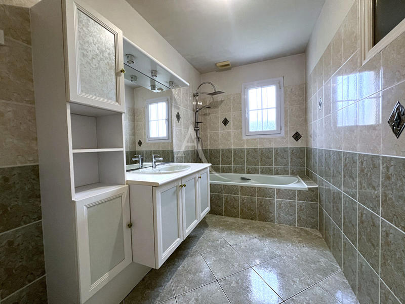 Maison - 102 m² - 5 pièces