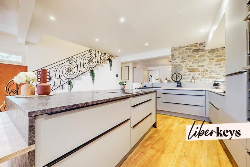 Duplex - 197 m² - 7 pièces