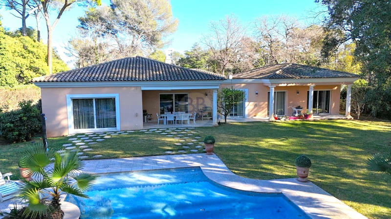 Villa - 230 m² - 7 pièces