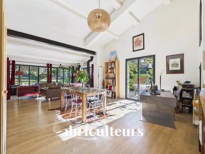 Maison - 252 m² - 8 pièces