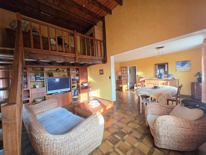 Propriété - 213 m² - 8 pièces