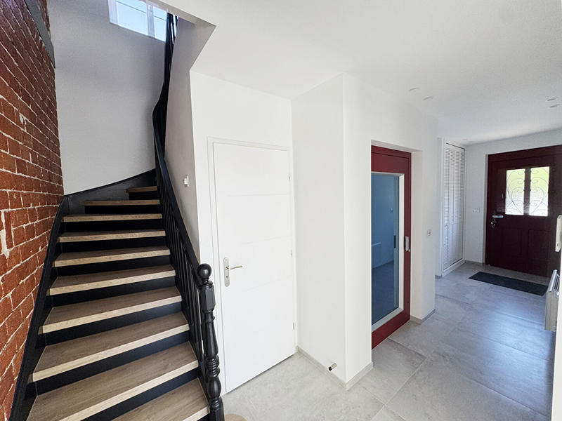 Maison - 262 m² - 11 pièces