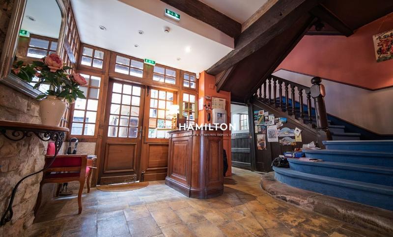 Demeure - 324 m² - 12 pièces