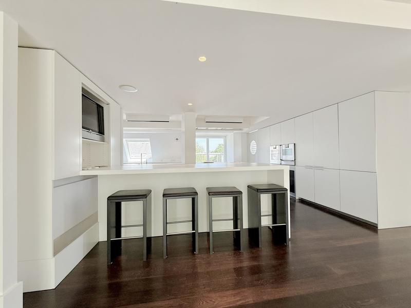 Appartement - 272 m² - 6 pièces