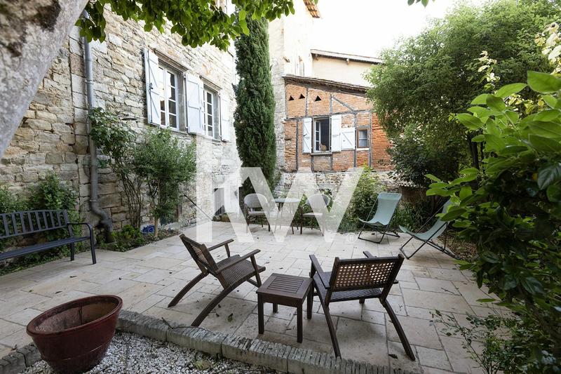 Maison - 680 m² - 18 pièces