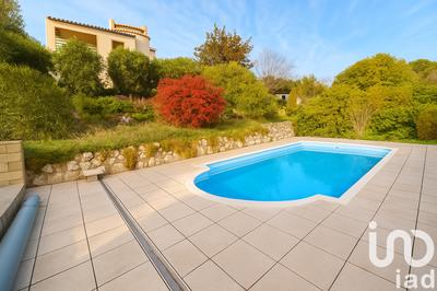 Maison - 240 m² - 10 pièces