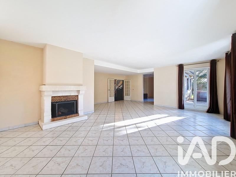 Maison - 235 m² - 8 pièces