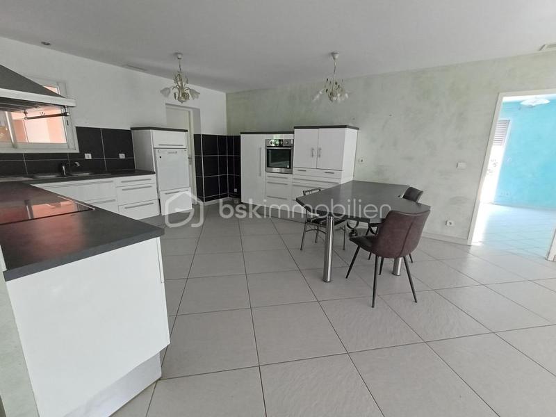 Maison traditionnelle - 177 m² - 7 pièces