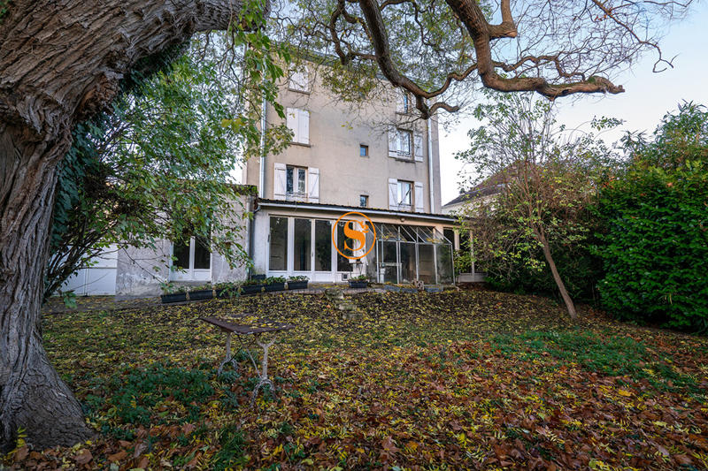 Maison - 272 m² - 12 pièces