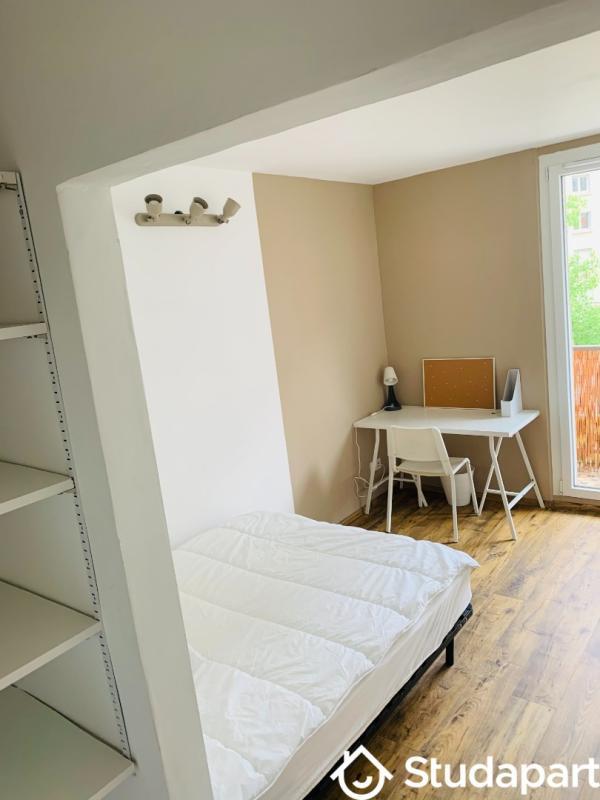 Chambre - 13 m² - 1 pièce