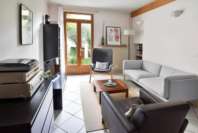 Maison - 90 m² - 5 pièces