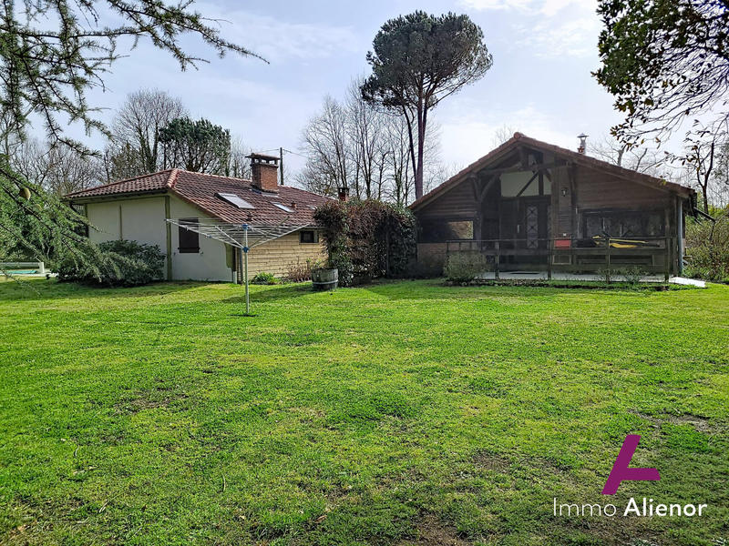 Maison traditionnelle - 145 m² - 11 pièces