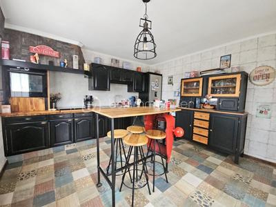 Maison - 205 m² - 7 pièces