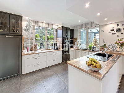 Pavillon - 207 m² - 12 pièces