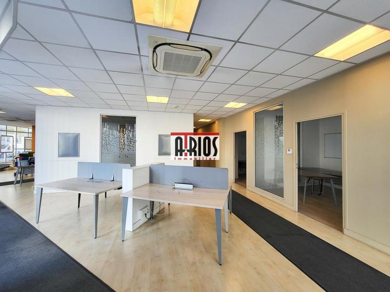 Local d'activité / Entrepôt - 242 m²