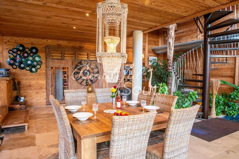 Maison - 230 m² - 5 pièces